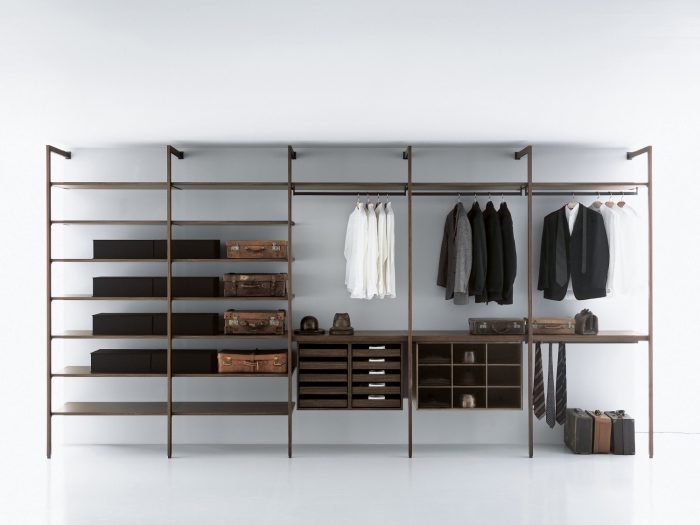 Walk-in-closet - Image 6